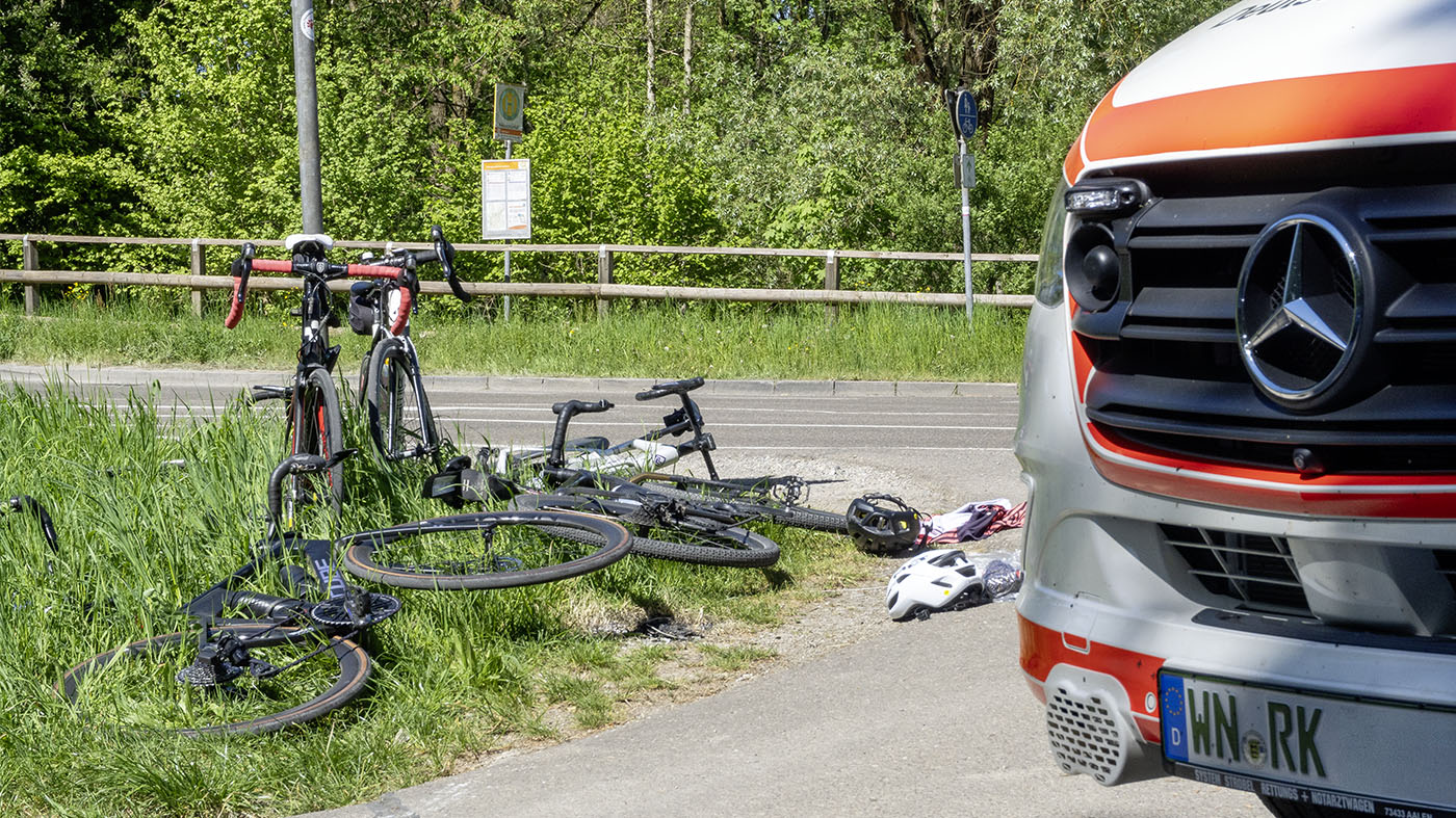  Radfahrerin bei Unfall schwer verletzt Unfallflucht