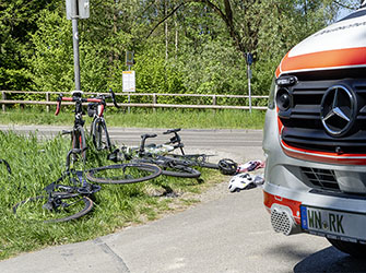  Radfahrerin bei Unfall schwer verletzt Unfallflucht