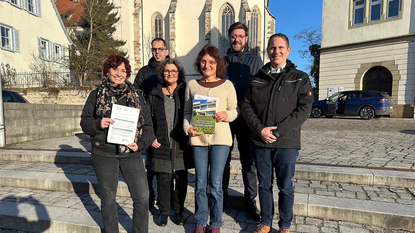 Bildunterschrift: (v. l. n. r.) Franziska Hornung, Projektmanagerin Naturpark Schwäbisch-Fränkischer Wald; Simon Heideker, Baubetriebshof; Elke Hanvi, Tiefbauamt; Edith Reihle, Stadtplanungsamt; Tobias Großmann, Amtsleiter Stadtplanungsamt; Lars Kaltenleitner, Amtsleiter Tiefbauamt | © Naturpark Schwäbisch-Fränkischer Wald, Stadtverwaltung Backnang, Pressestelle