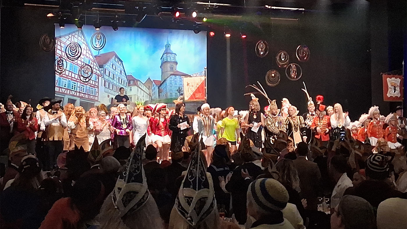  Den Abschluss bildet Heike Wanner, deren Schlager „Wir lieben Fasnet“