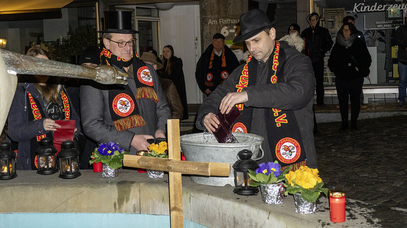 Geldbeutelwäsche des BKC und Aschenkreuze in der katholischen Kirche