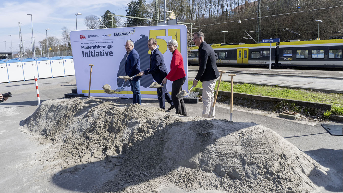 Spatenstich – Michael Groh Leiter des Regionalbereichs Südwest der DB, OB M. Friedrich, Landrat Landrat Dr. Richard Sigel, Staatssekretärin Elke Zimmer