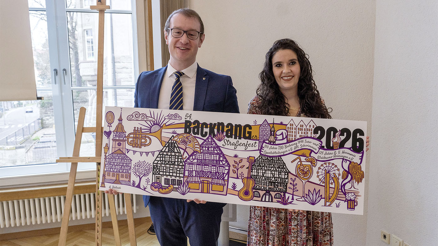 Anke Dietrichs, OB M. Friedrich und das Moviv für den Starßenfestbrierkrug