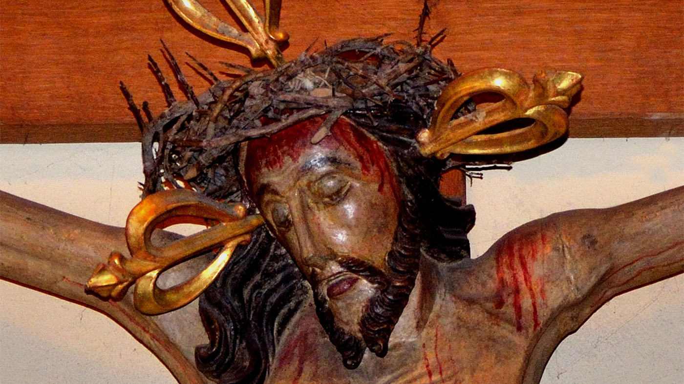 Holzkruzifixus Westwand Detail 