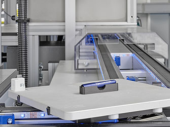 Industrie 4.0 Showroom mit Künstlicher Intelligenz (KI) ausgestattet Produktionsanlage