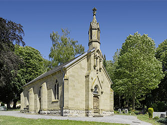 Backnang Friedhofskapelle Aussenansicht auf dem Backnanger Stadtfriedhof Bernhard J. Lattner