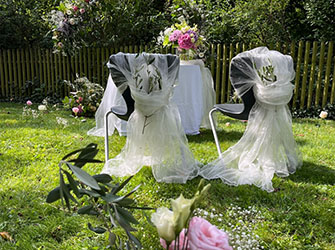 Trauung unter freiem Himmel im Schulgarten der Mörikeschule Backnang