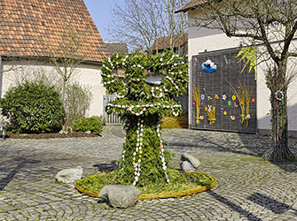 Osterbrunnen in Backnang-Heiningen