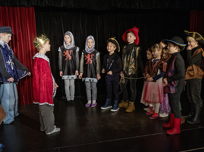 Die gestiefelten Kater Ein Theaterworkshop für Kinder im Galli Theater in Backnang