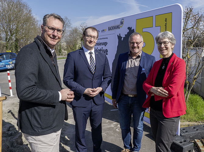 Landrat Dr. Richard Sigel, OB M. Friedrich, Michael Groh Leiter des Regionalbereichs Südwest der DB, Staatssekretärin Elke Zimmer