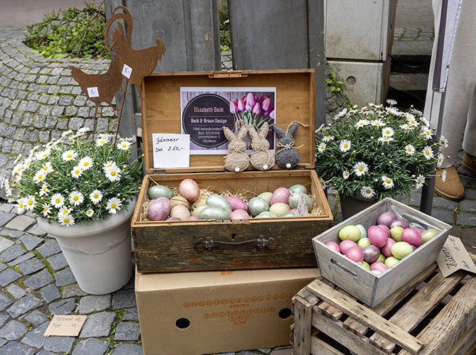Bunter Ostereier für den Osterwochenmarkt