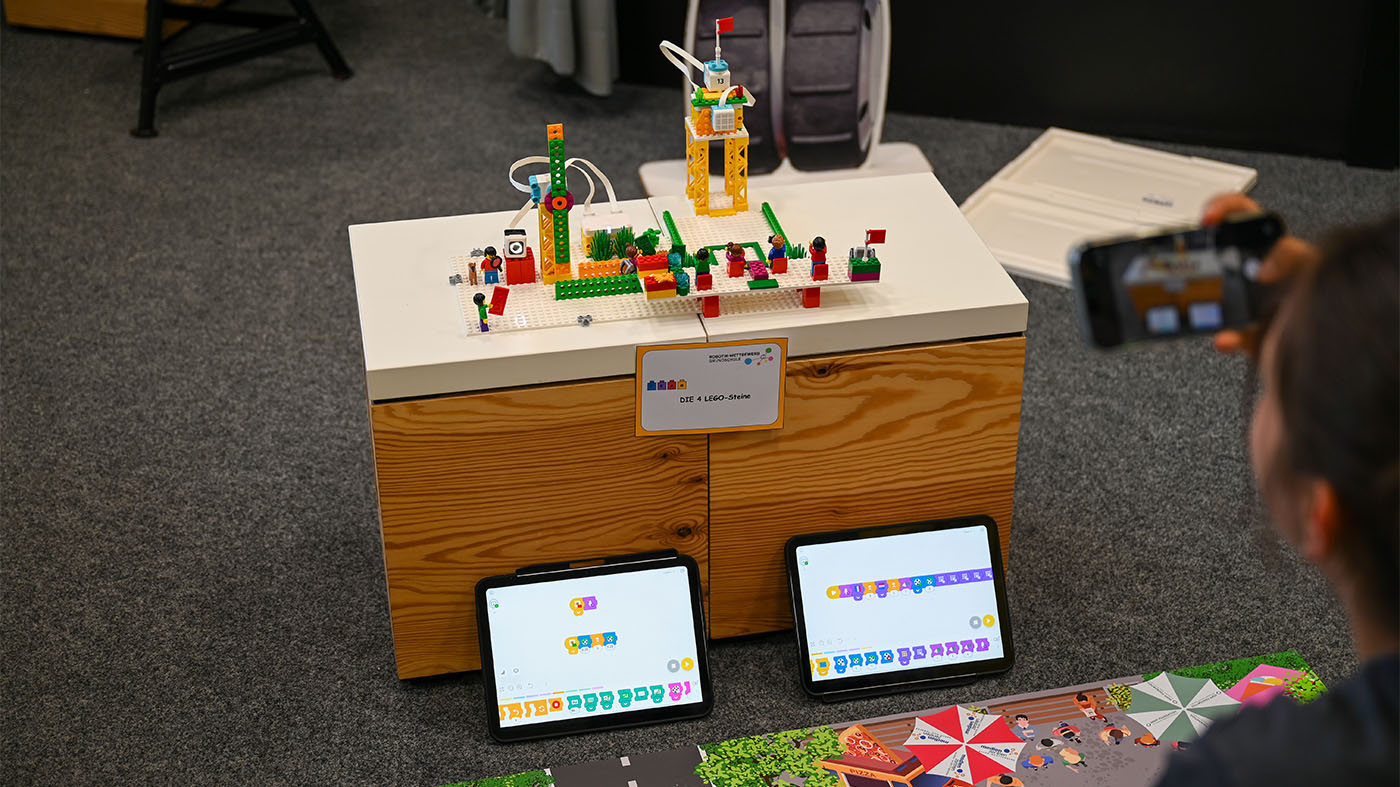 Spielerisch Technik entdecken  Robotik-Wettbewerb für Grundschulkinder im Rems-Murr-Kreis