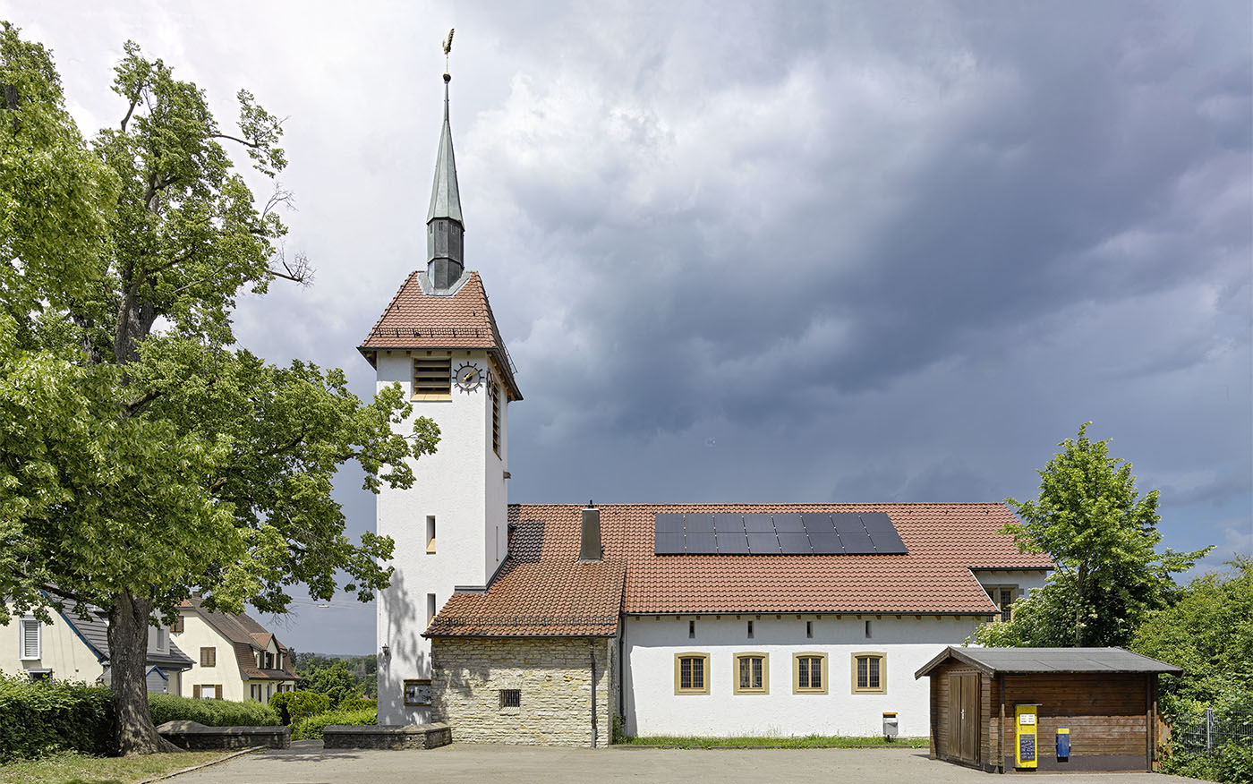 Evangelische Stephanuskirche mit Solaranlage | © BJ. Lattner