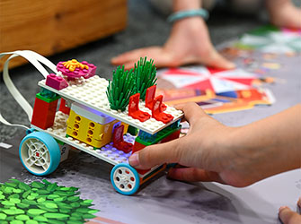 Spielerisch Technik entdecken  Robotik-Wettbewerb für Grundschulkinder im Rems-Murr-Kreis