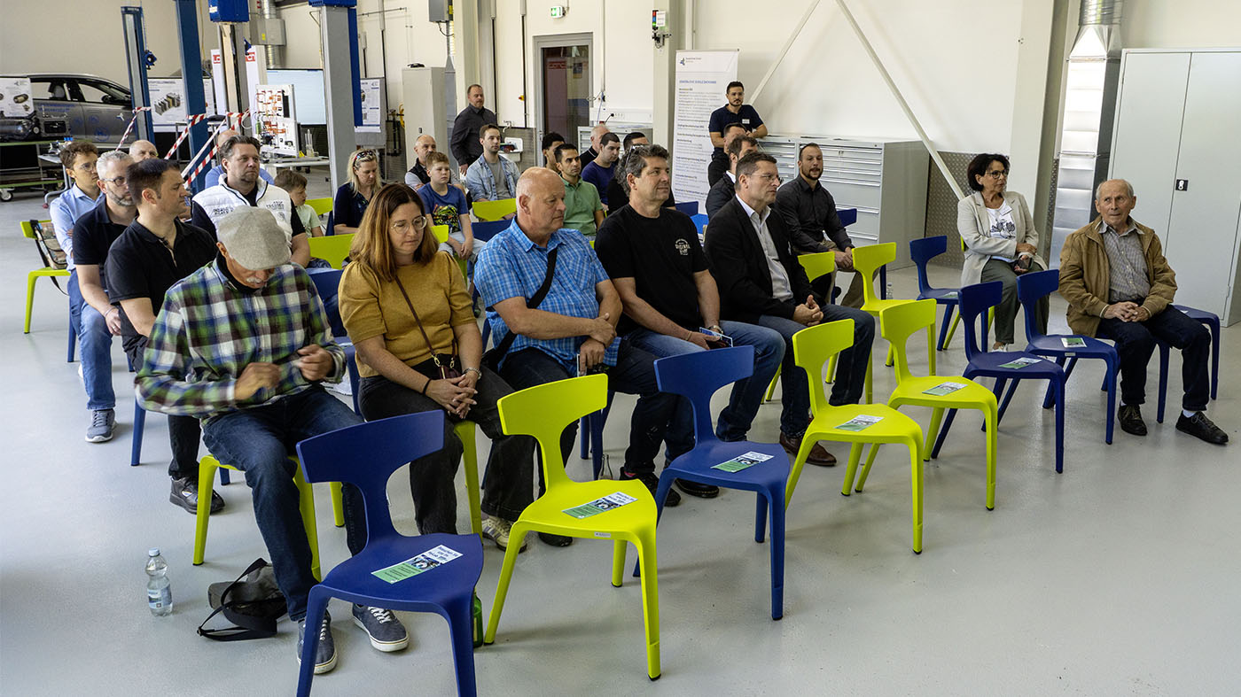 Besucher beim Vortrag von Bernhard Zipf | © BJ. Lattner