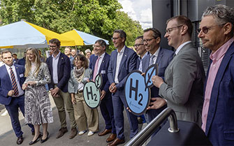 Prominenz bei der Eröffnung der Werkstätten | © BJ. Lattner