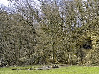 Grillpltz bei der Räuberhöhe im Maubachtal | © BJ. Lattner