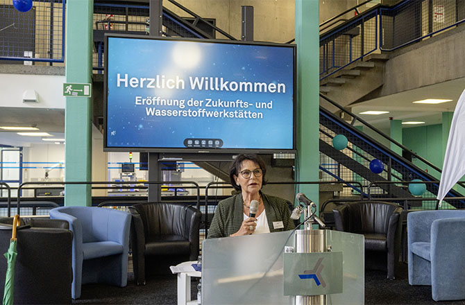 Dr. Isolde Fleuchaus | BJ. Lattner