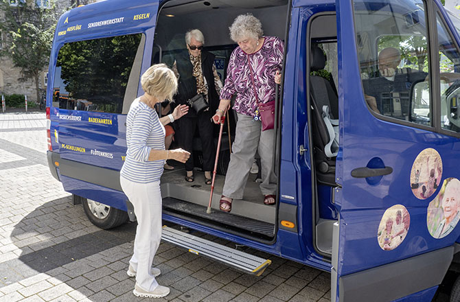 Kleinbus des Seniorenbüros | © BJ. Lattner