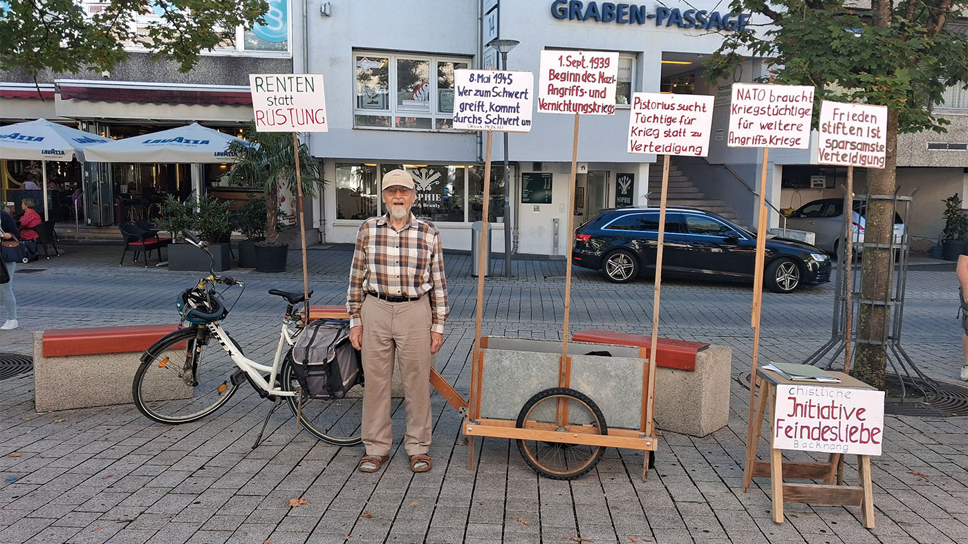 Friedrich Gehring in der Fußgängerzone in Backnang | © Friedrich Gehring