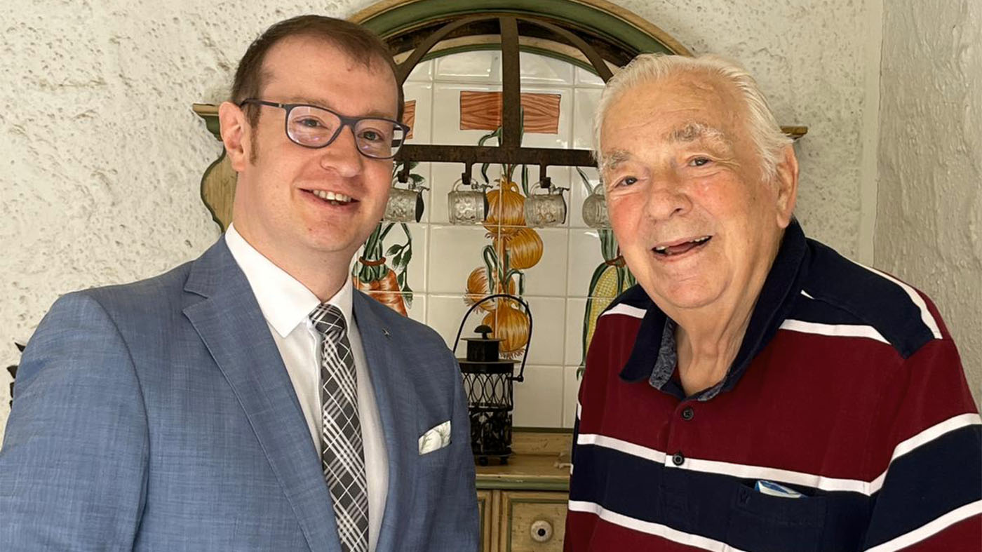 Oberbürgermeister Friedrich gratuliert Edwin Müller zu seinem 90. Geburtstag | © Stadtverwaltung Backnang