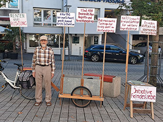 Friedrich Gehring in der Fußgängerzone in Backnang | © Friedrich Gehring
