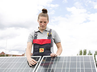 Elektronikerin für Energie-und Gebaeudetechnik |©www.amh-online.de – ArGe Medien im ZVEH
