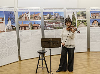 Buchpräsentation 13. Oktober 2025 – Backnang-Strüpfelbach Ausstellung und Elke Büttner  | © BJ. Lattner