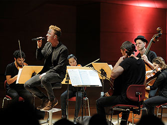 JORIS & Takeover! Ensemble im Backnanger Bürgerhaus | © Mirko Polo