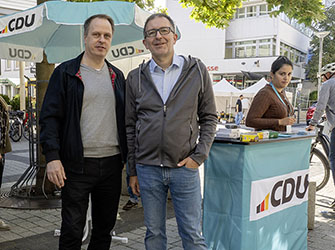 Dr. Jens Steinat und Manuel Häußer am Informationsstand | © BJ. Lattner