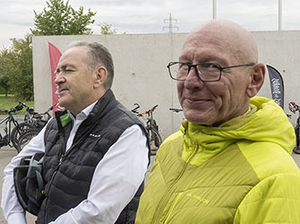 Willy Härtner bei der Eröffnung des ausgebauten Geh- und Radwegs in Backnang-Waldrems | © BJ. Lattner