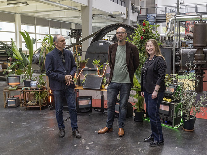 Martin Schick, Fabian Kühfuß und Regine Wüllenweber bei der Eröffnung | © BJ. Lattner