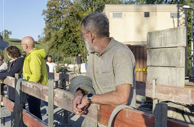Dr. Lutz-Dietrich Schweizer bei der Besichtigung der Kläranlagen Baustelle | © BJ. Lattner