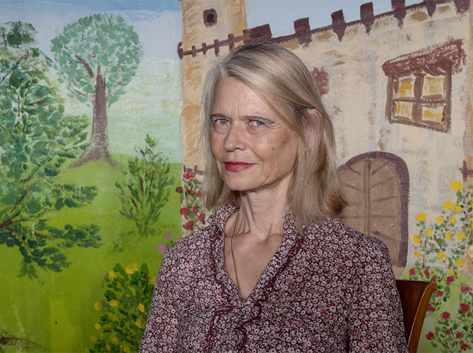 Iris Guggenberger spiel das Märchen der Froschkönig | © BJ. Lattner