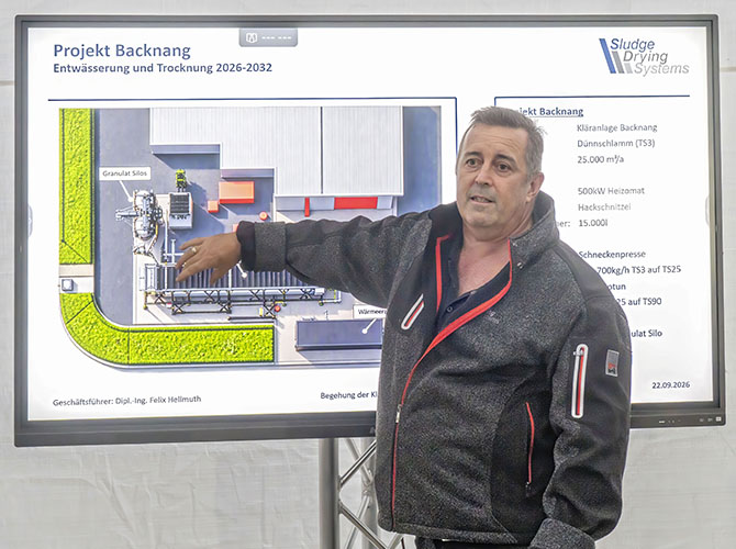 Felix Hellmuth Maschinenbau-Ingenieur und Geschäftsführer. Er ist gleichzeitig der Erfinder und Konstrukteur des Kaskaden-Trockners. Er und sein Team managen nun sechs Jahre lang den betrieb der neuen Anlage | © BJ. Lattner