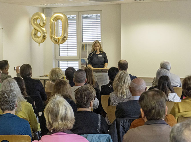 Festakt 80 Jahre Volkshochschule Backnang: VHS-Leiterin Eva Doxara bei ihrer Ansprache | © BJ. Lattner