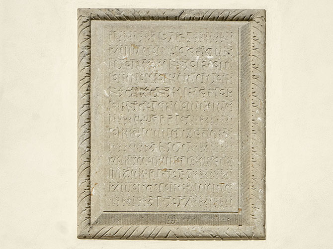 Inschrift an der Stiftskirche | © BJ. Lattner