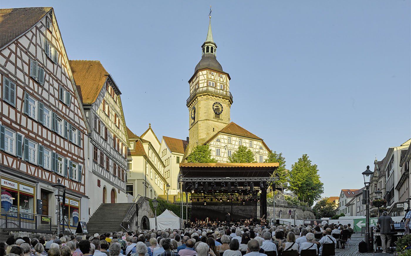 Bilder der Woche | Classic Ope(r)n-Air auf dem Backnanger Marktplatz | © BJ. Lattner
