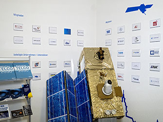 Im Showroom des Deutsches Zentrum für Satelliten-Kommunikation e.V. | © BJ. Lattner